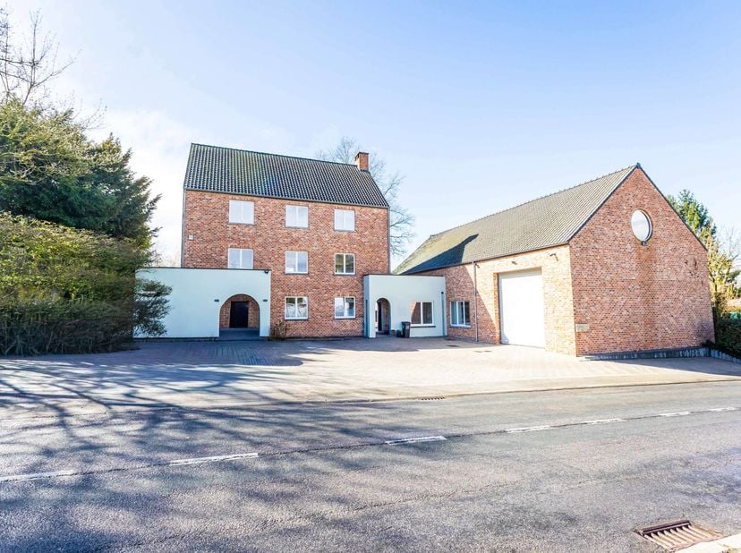 Bedrijfsvastgoed te koop in ,
                    1450 Saint-Géry