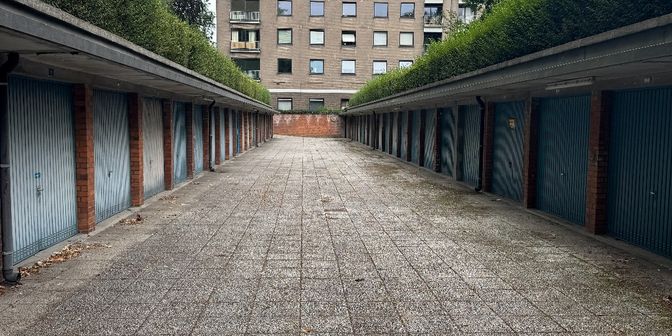 Garage à vendre à Baron Ruzettelaan 78, 8310 Assebroek