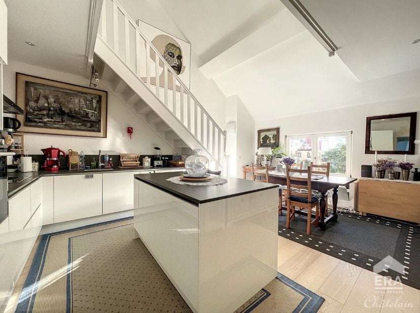appartement te huur, gelegen in het hart van de Europese wijk. Dit gemeubileerde appartement met twee slaapkamers, gelegen in het hart van de bekende