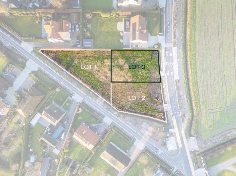 Op de hoek van Waterpolder en de Langeweg in Middelburg biedt Dumobil dit ruim perceel (lot 3) aan voor de realisatie van een nieuwe duurzame villa. D