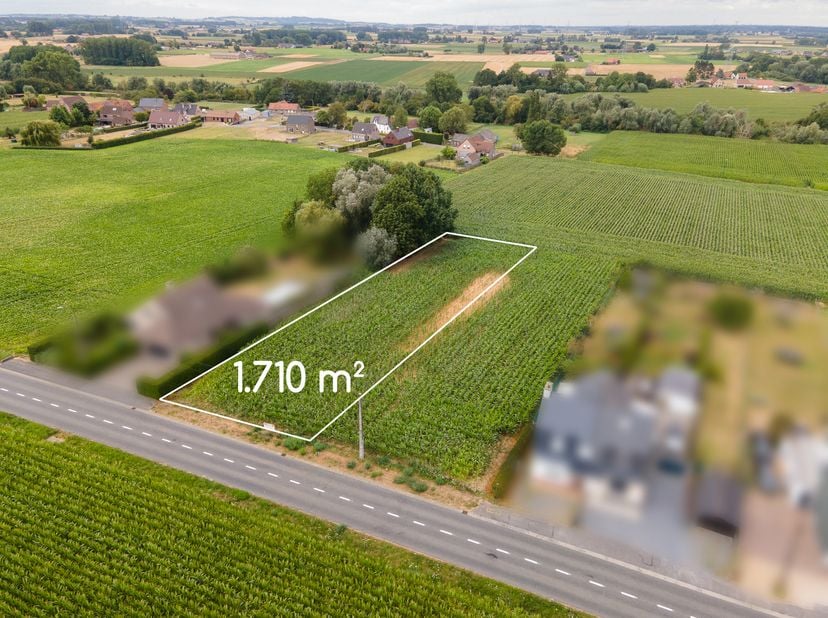 Belle parcelle de terrain constructible d’une superficie d’environ 1 710 m², offrant de nombreuses possibilités pour la réalisation de votre futur pro