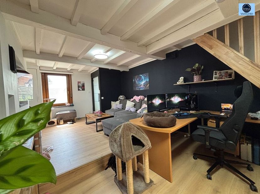 WONING MET 2 KAMERS, GARAGE EN TUIN<br />
Richtprijs: 225.000 euro<br />
Ideaal gelegen woning nabij stadscentrum Geraardsbergen, winkels, scholen en