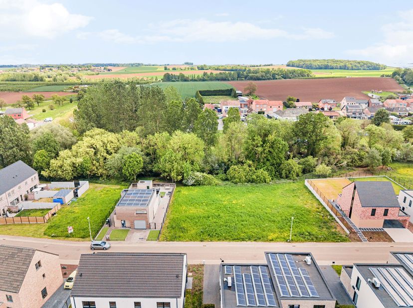 Mooi bouwperceel van 495m² landelijk gelegen in de nabijheid van het centrum van Heers en Mechelen-Bovelingen. <br />
<br />
Het perceel is rustig gel