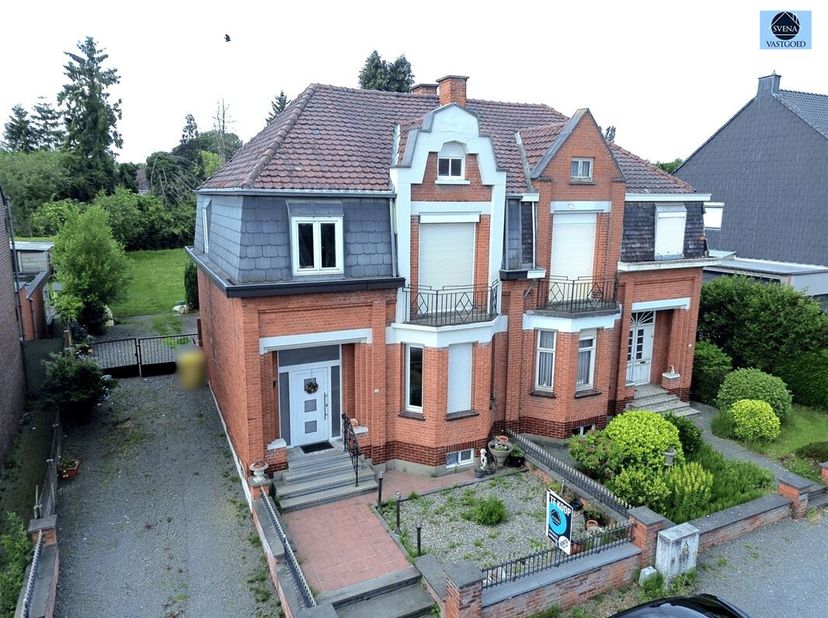 !!!VERKOCHT!!!<br />
INSTAPKLARE WONING MET 3 SLAAPKAMERS EN TUIN<br />
Richtprijs : 299.000 euro<br />
Deze woning is ideaal gelegen in de nabijheid