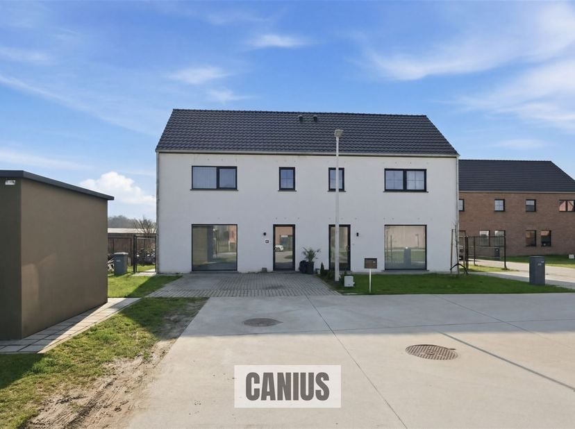 LANDELIJKE WONING MET 3 SLKS &amp; TUIN<br />
<br />
In het rustige &amp; groene Munsterbilzen, deelgemeente van de stad Bilzen-Hoeselt treffen wij de verka