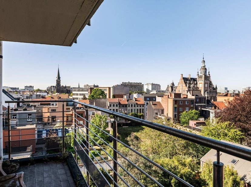 Spacieux appartement de 2 chambres à coucher avec balcon dans un endroit central<br />
<br />
<br />
Vous recherchez un appartement spacieux avec bea
