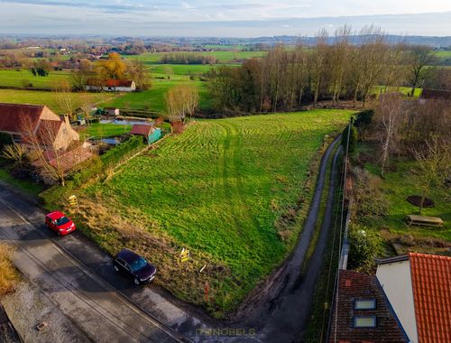                                         Bouwgrond te koop in Ellezelles, € 145.000
