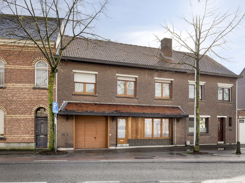 Gelijkvloers appartement met ruime tuin.<br />
Bent u op zoek naar een eigendom waar wonen en werken perfect gecombineerd kunnen worden? Dan is dit ka