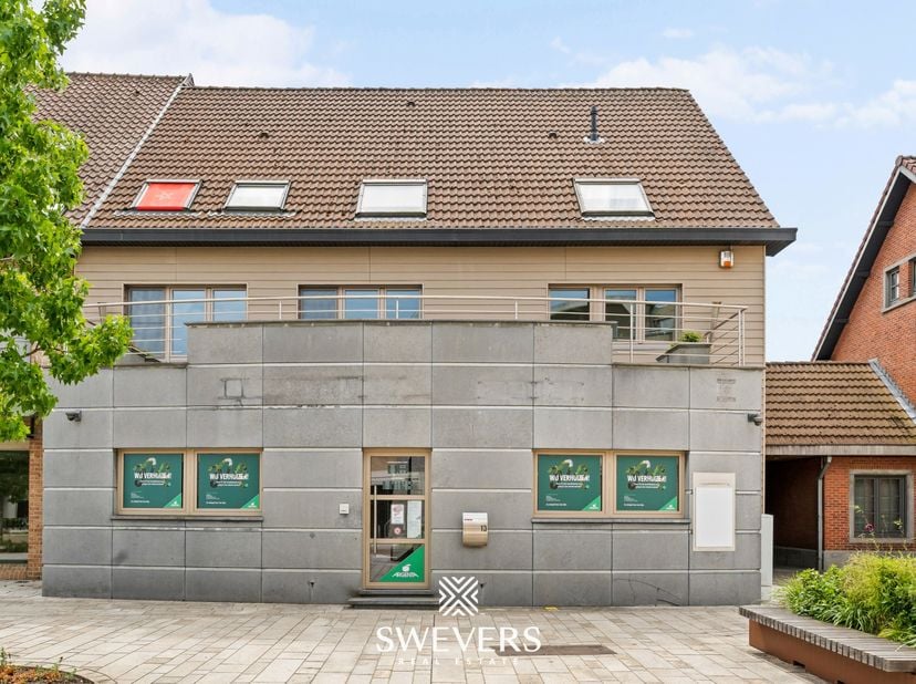 Voor meer info en foto’s, surf naar www.swevers.be – In het centrum van Beringen bevindt zich deze instapklare kantoorruimte van 161 m², ideaal voor o