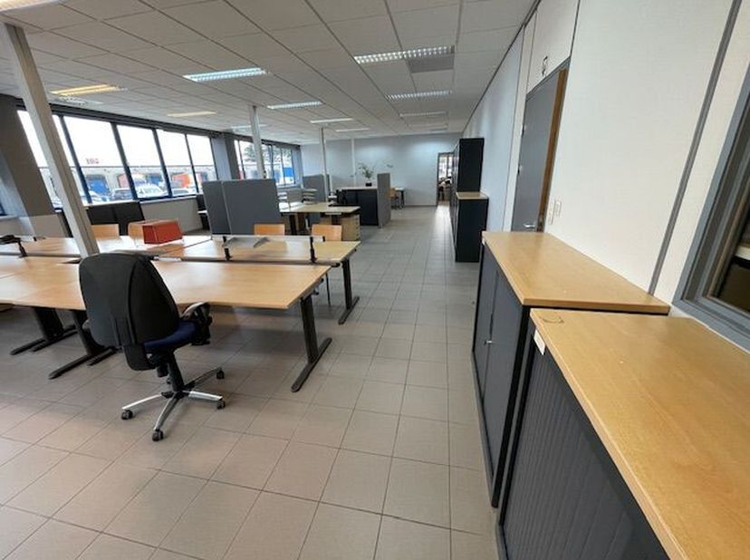 Bien professionnel à louer
                    à 2220 Heist-op-den-Berg