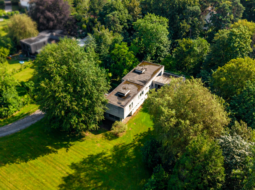UCCLE, quartier Prince d'Orange, ensemble de deux MAISONS 3 façades avec GARAGES sur un terrain de 54a96ca en intérieur d'ilot, à l'abris des regards