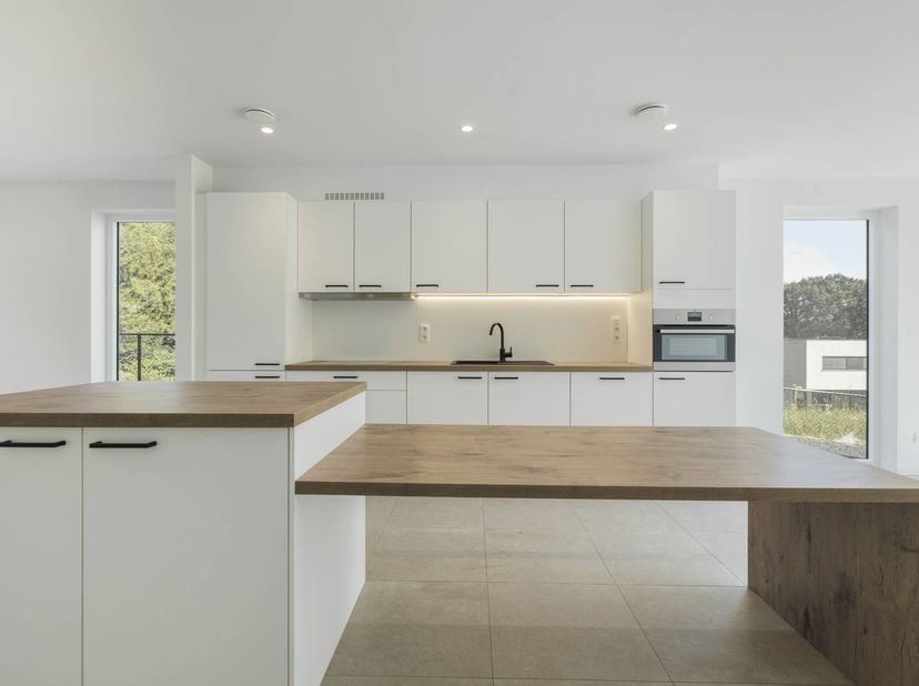 Bent u op zoek naar een recente, energiezuinige woning op een rustige locatie in Houthalen? Dan is deze prachtige BEN-woning zeker een bezoek waard.<b