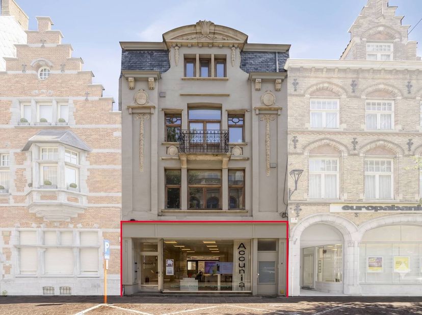 Bent u op zoek naar een slimme investering met gegarandeerd rendement, of droomt u van een strategisch gelegen eigen locatie voor uw onderneming? Dit