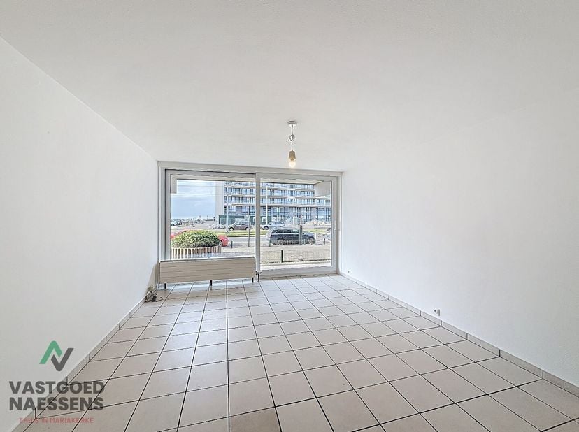 IN OPTIE<br />
Deze vernieuwde studio is gelegen op de gelijkvloerse verdieping van de residentie "Royal Ascot".<br />
Deze studio bestaat uit een ink