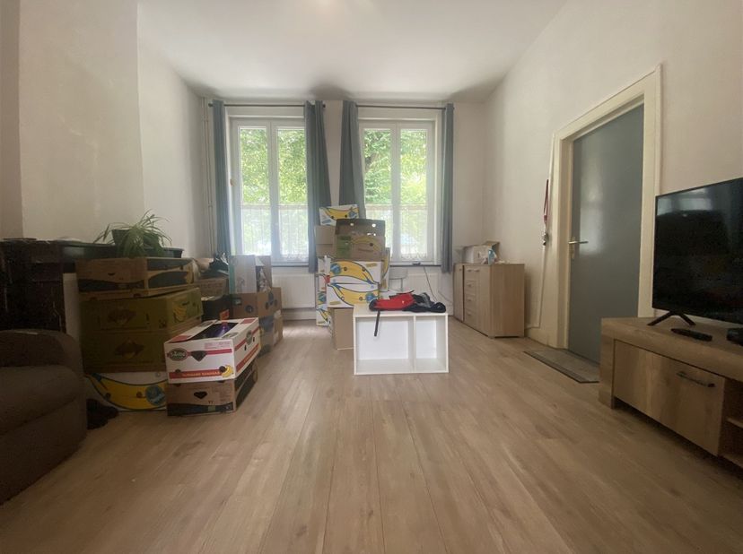 Immeuble de rapport en bon état général comprenant deux appartements actuellement loués, idéal pour investisseur à la recherche d'un rendement immédia