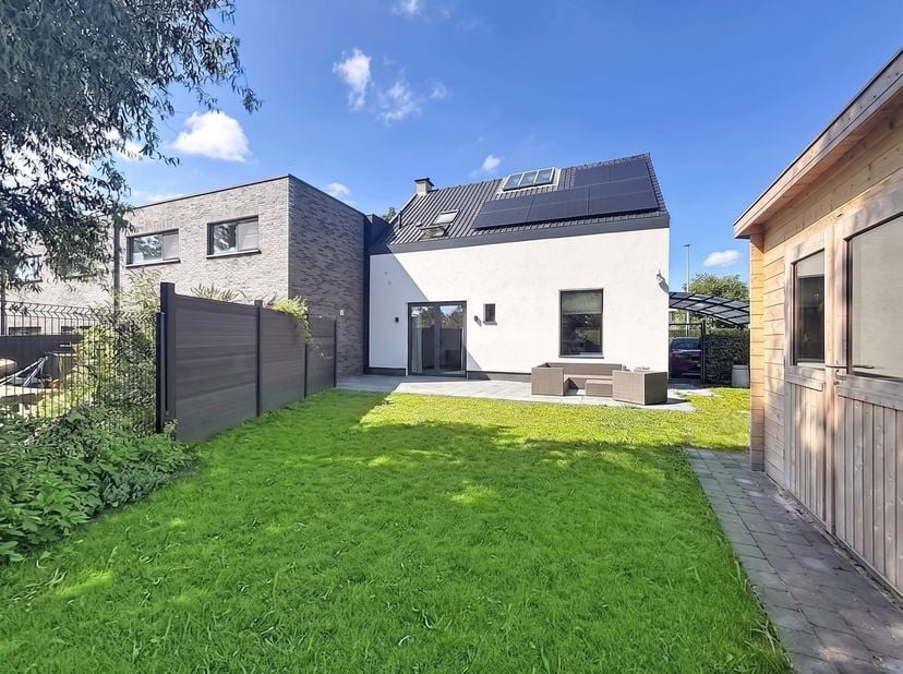 Huis te koop in Sparrenhofstraat 218,
                    9100 Sint-Niklaas