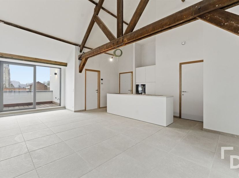 In de Rijselstraat te Ieper vinden we dit nieuwbouw appartement voorzien van 2 slaapkamers en 2 terrassen waarvan één inpandig.<br />
Het appartement