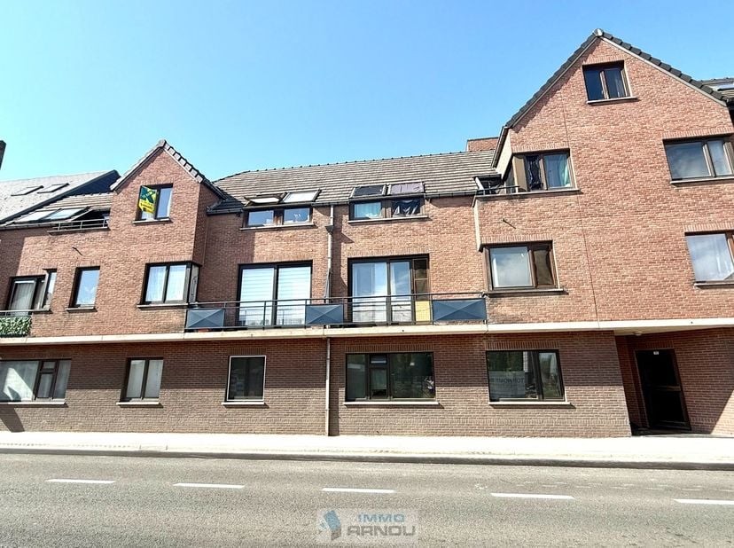 Dit goed onderhouden appartement is momenteel verhuurd en vormt daardoor een interessante investeringsopportuniteit.<br />
<br />
De indeling omvat ee
