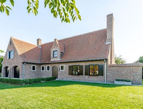                                         Woning te koop in Oostrozebeke, € 495.000
