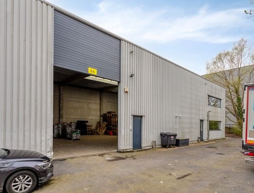                                         Magazijn zonder bureel te huur in Wilrijk, € 2.400
