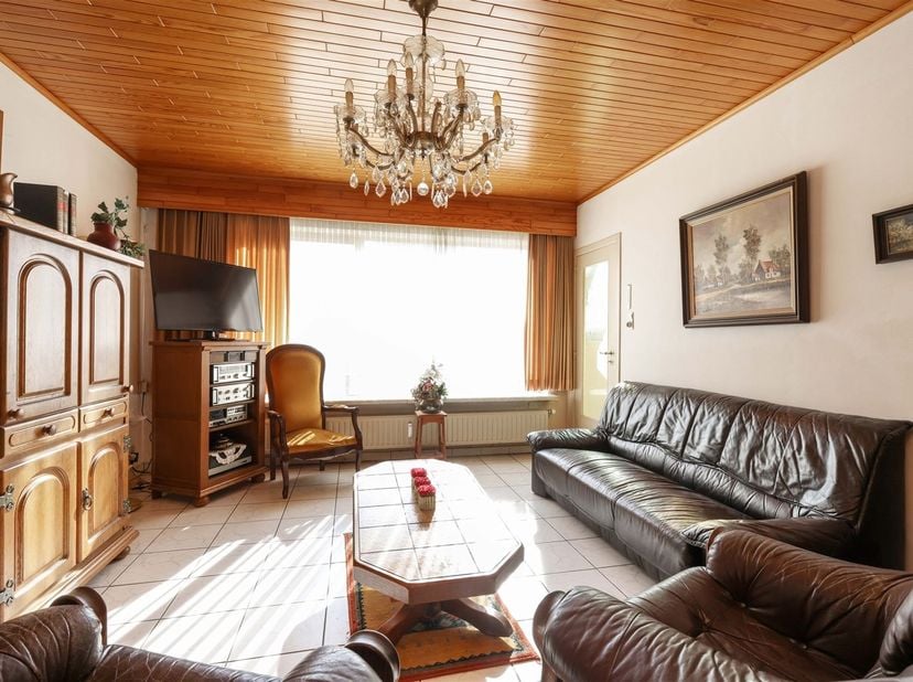 Lichtrijk gelijkvloers appartement met 2 slaapkamers, terras én garagebox rustig en centraal gelegen <br />
<br />
Omgeving:<br />
+ Rustige liggin