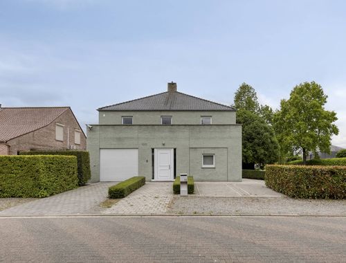                                         Kantoor met woning te koop in Hoogstraten, € 695.000
