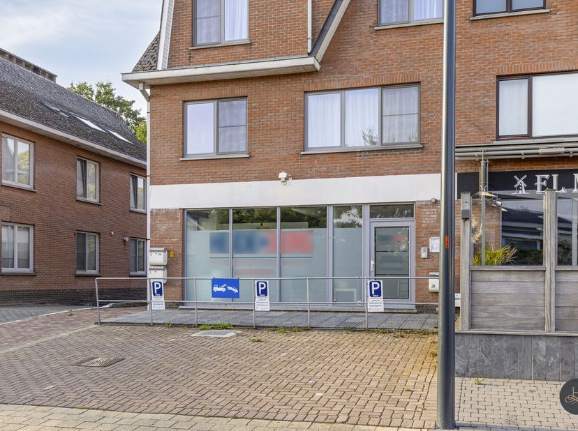 Voor meer informatie of om een bezoek in te plannen, contacteer Gil via 016 792 900 of via gil.christiaens@homixx.be.<br />
Op wandelafstand van het c