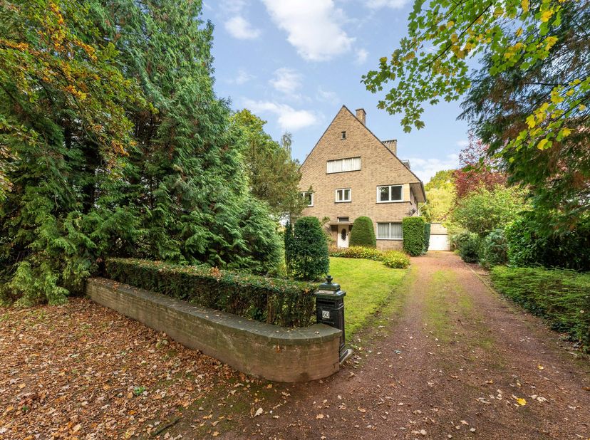Statige en karaktervolle villa in nabijheid van de abdij van Tongerlo. De woning is gebouwd in 1933 door architect Jan Lauwers in de stijl ‘de nieuwe
