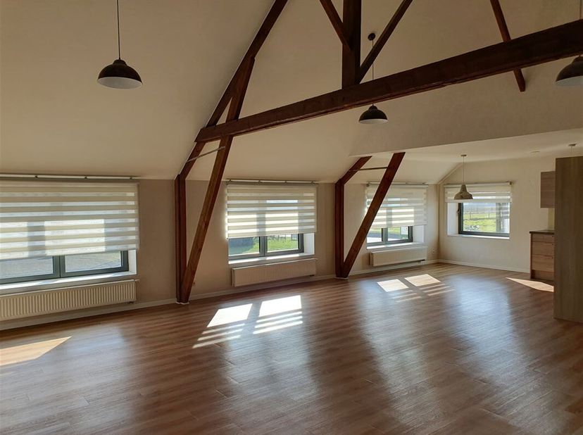 Ruime app van 152m² bewoonbaar opp boven funeranium.<br />
Voor dit goed onderhouden appartement zijn we op zoek naar iemand die tevens ook PT of FT w