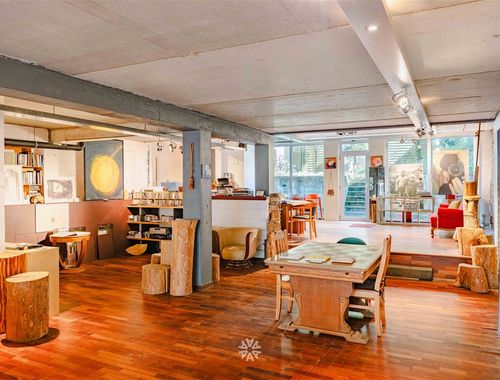                                        Magazijn met woonst te koop in Gent, € 2.200.000
