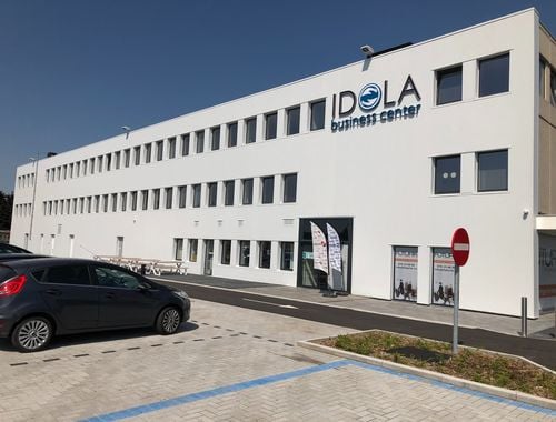                                         Espace de bureaux à louer à Lochristi, € 680
