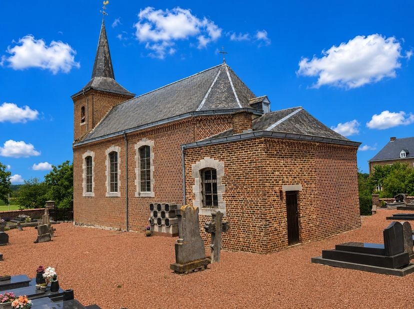 Een beschermd monument op een unieke locatie<br />
<br />
Sommige gebouwen vertellen een verhaal. Andere bepalen al eeuwenlang het landschap.<br />
<b