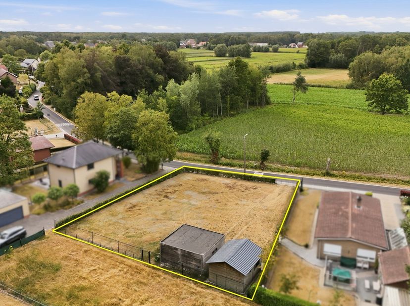 Bouwgrond te Stekene: mooie opportuniteit met perceel van 904m²<br />
Gelieve niet aan te bellen bij de buren, maar bel ons op 0477/56.00.45<br />
<