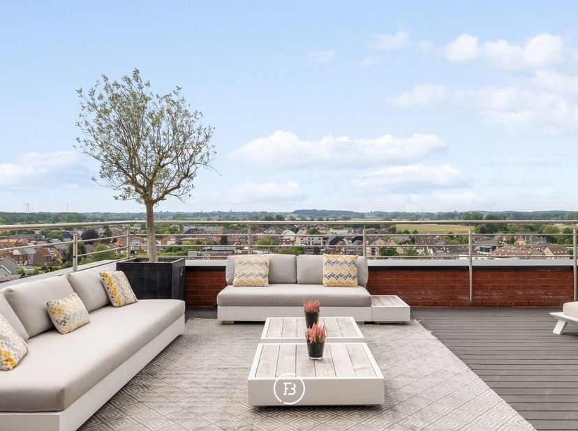 In het project Martinas in Merchtem, in de gerenoveerde voormalige brouwerij, bevindt zich dit penthouse op de tiende verdieping. Je woont hier alleen