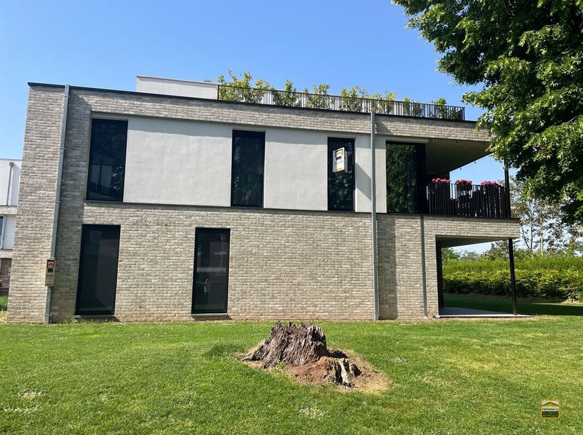 Luxe appartement (136 m² - 1e verdiep) met terras in Domein Bloesempark Borgloon<br />
In het exclusieve en afgesloten Domein Bloesempark bevindt zich
