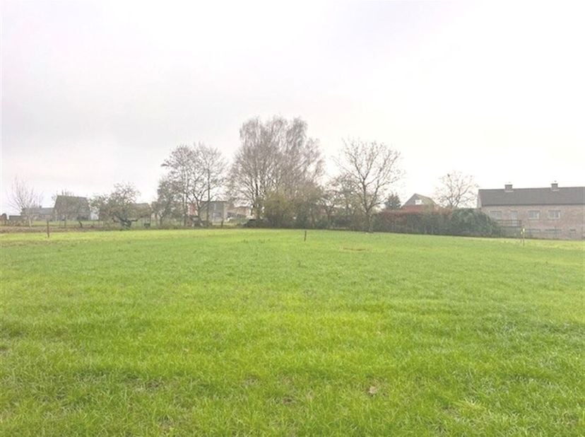 KAVEL 3 : <br />
Deze bouwgrond is gelegen tussen de Schelde en het Kluisbos en omgeven door het prachtig landelijk gebied van de Vlaamse Ardennen. <b