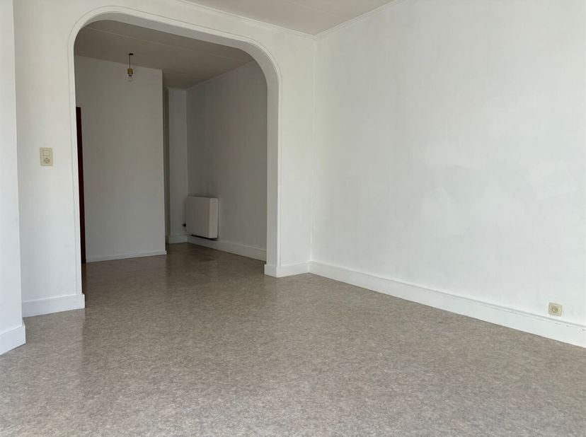 Lichtrijk 1-slaapkamerappartement in Deurne<br />
Dit gezellig appartement op de tweede verdieping biedt een aangename combinatie van licht, ruimte en