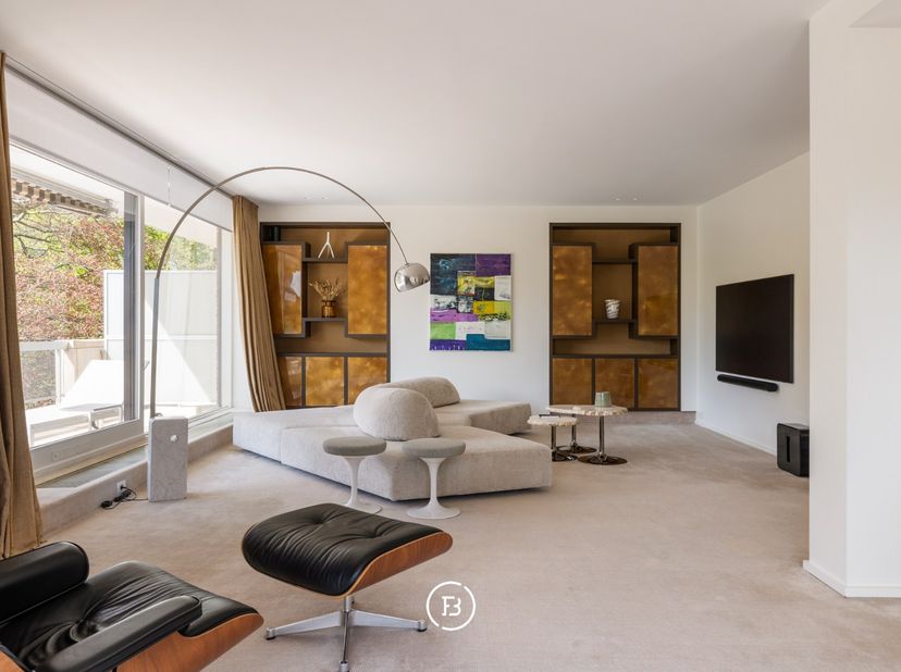 Superbe appartement d’angle idéalement situé dans le quartier prisé de Messidor, à deux pas du parc Brugmann, au sein d’une résidence élégante.<br />