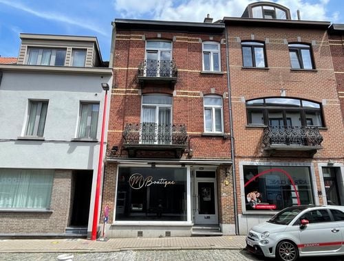                                         Usage mixte à vendre à Strombeek-Bever, € 420.000
