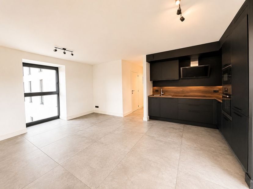 Situé au 1er étage de limmeuble, ce bel appartement traversant de ± 75 m² séduit par ses volumes, sa luminosité et la qualité de ses finitions.<br />