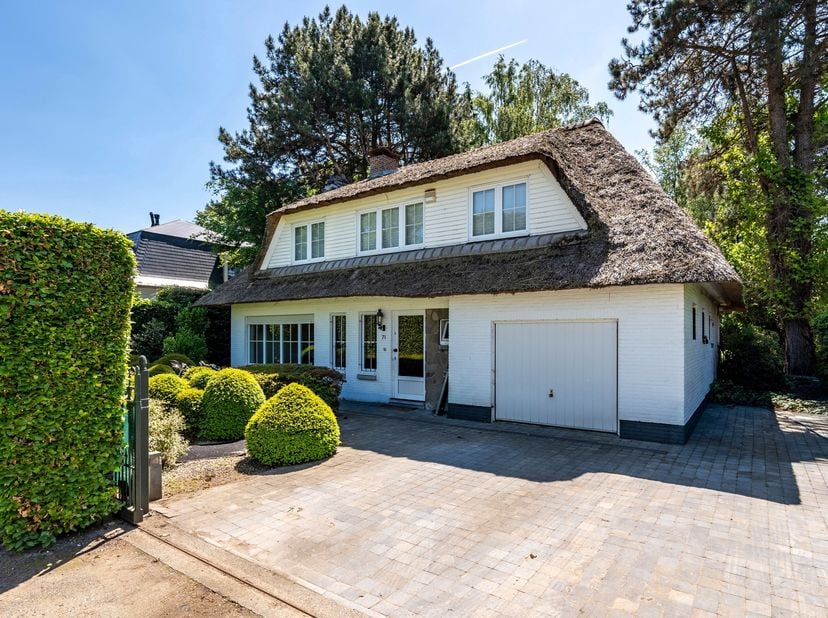 Ruime villa met 4 slaapkamers en prachtige ZW-tuin op een perceel van ca. 1.400 m²<br />
<br />
Ontdek deze charmante en ruime villa, gelegen op een p