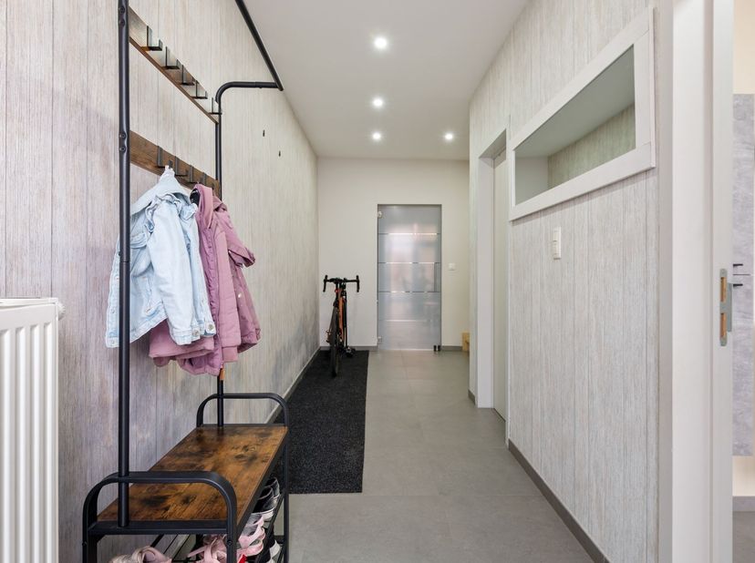 Volledig gerenoveerde woning met gezellige stadstuin in Zele. <br />
<br />
Deze instapklare woning werd in 2019 volledig gerenoveerd en is gelegen