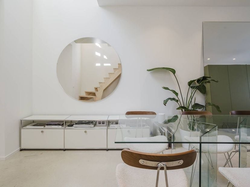 Instapklare en stijlvol gerenoveerde (2024) stadswoning op topligging in Gent, met een bewoonbare oppervlakte van 126 m². Deze lichtrijke woning combi