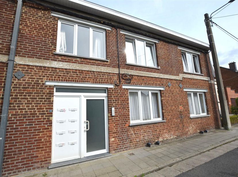 Appartement situé au rez-de-chaussée d'une construction récente, endroit proche de tout et à la fois super calme : <br />
Comprenant : Hall d'entrée,