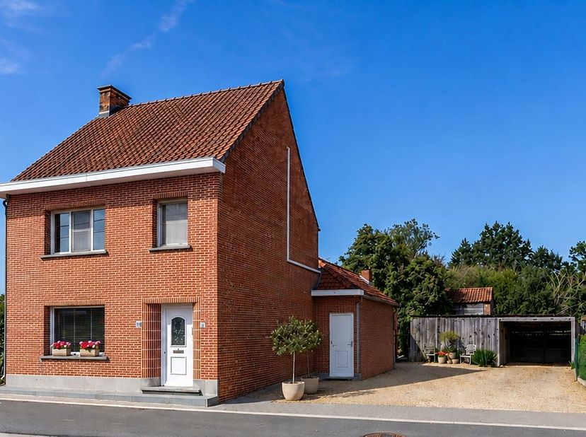 Huis te koop in Mgr. Raeymaekersstraat 18,
                    2235 Westmeerbeek