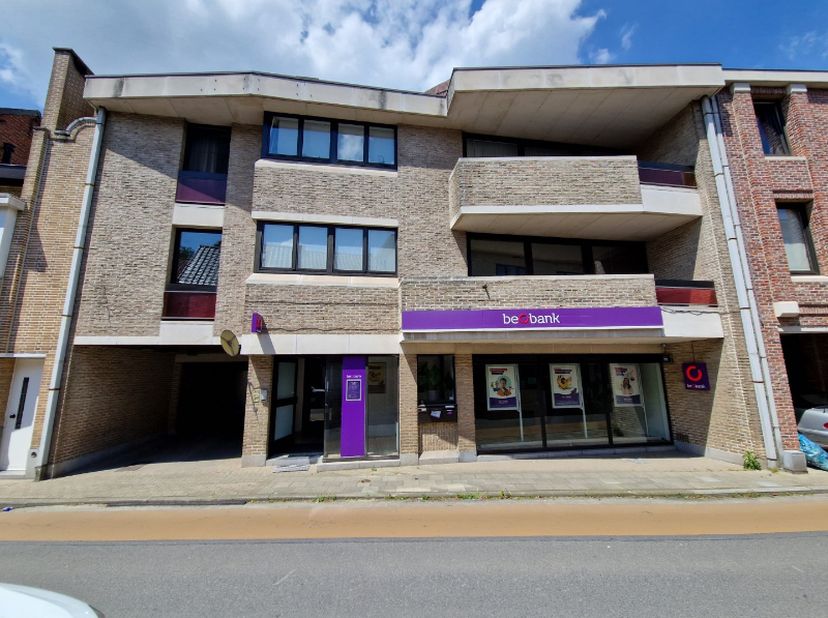 Bien professionnel à vendre
                    à 9220 Hamme