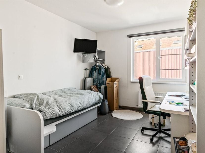 Moderne studentenkamer (18m²) met privé badkamer op toplocatie in hartje Antwerpen<br />
Ligging:<br />
Deze instapklare studentenkamer bevindt zich i