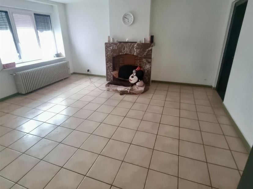 Appartement à louer à ,
                    8587 Espierres