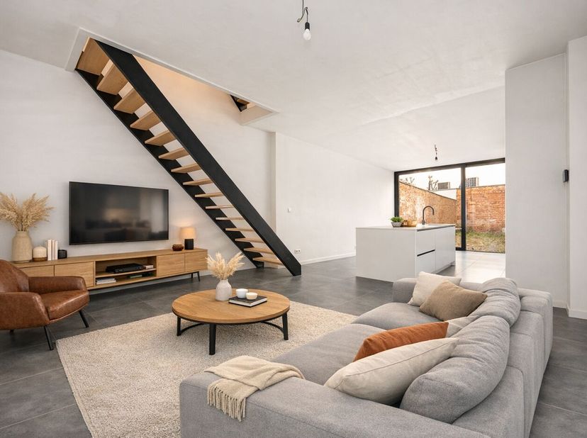 Op zoek naar een instapklare woning met karakter én hedendaags comfort? Deze volledig vernieuwde gezinswoning in Turnhout biedt het beste van beide we