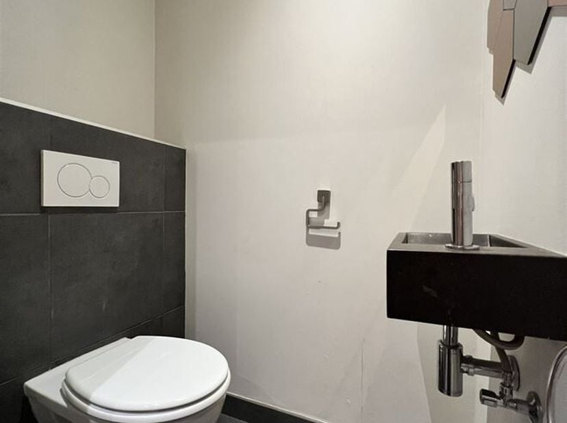MAGNIFIQUE MAISON (113 m²) AVEC 2 CHAMBRES, TERRASSE ET JARDIN.<br />
Agencement : <br />
(0) Hall d'entrée, toilettes invités, cuisine, buanderie et